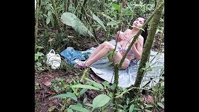 Me Pillan Masturbandome en La Selva Colombiana Necesito un Hombre que Me Folle Cash El Rey del Minuto Lauren latina Mia - Khalifa