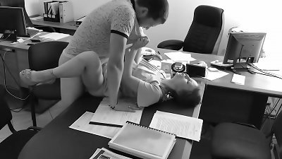 The boss pummels his lil' secretary on the office table and films it on hidden camera